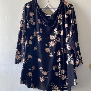 Maurice’s 24/7 black 3/4 sleeve top with flowers